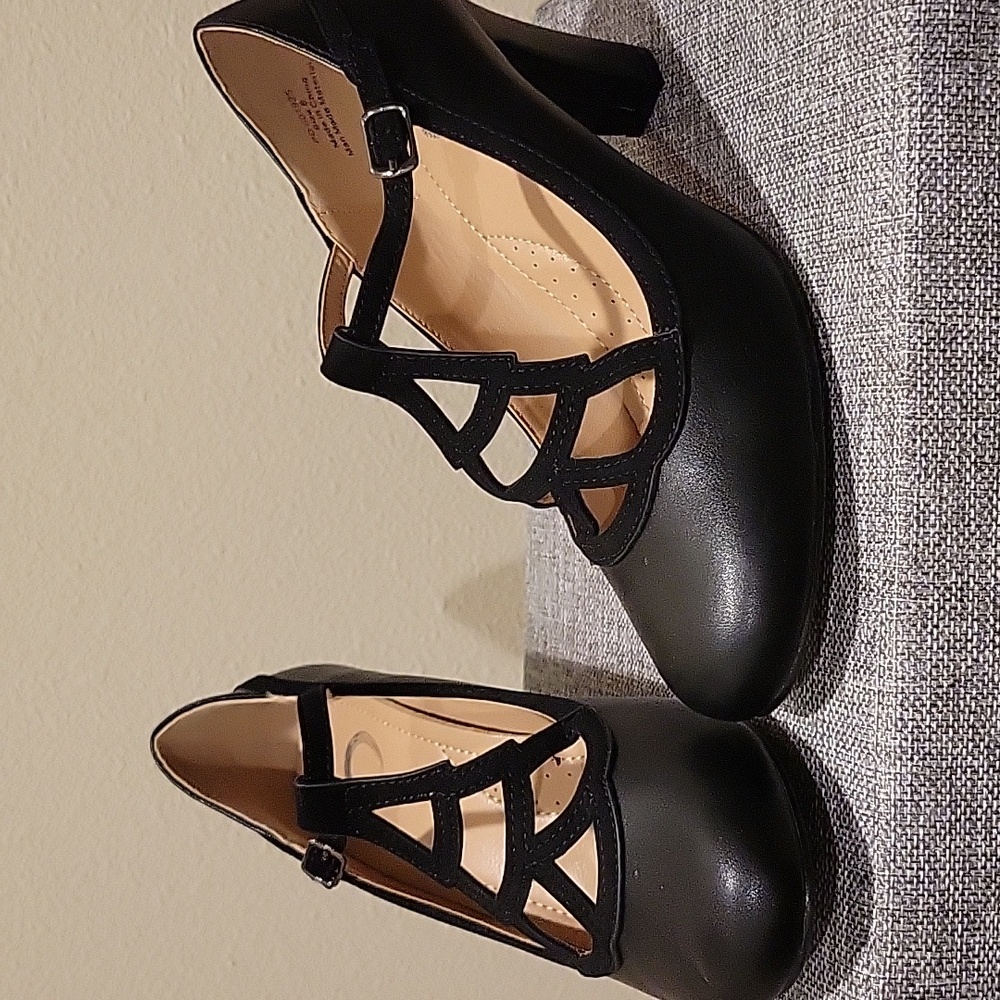 NEW Women's black Nile pump size 8